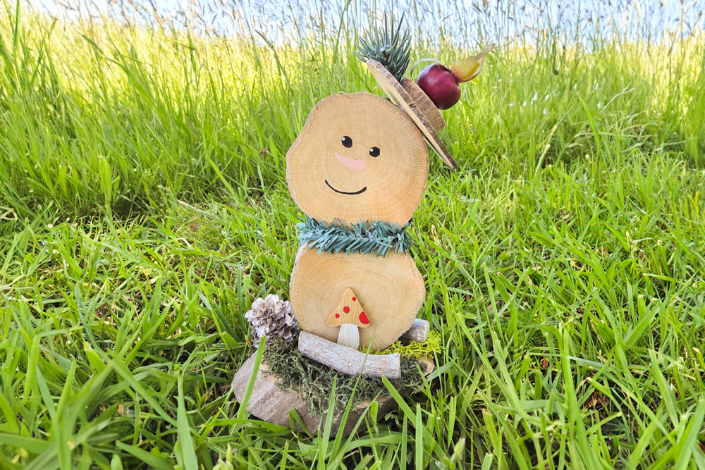 Winterlicher Holzschneemann