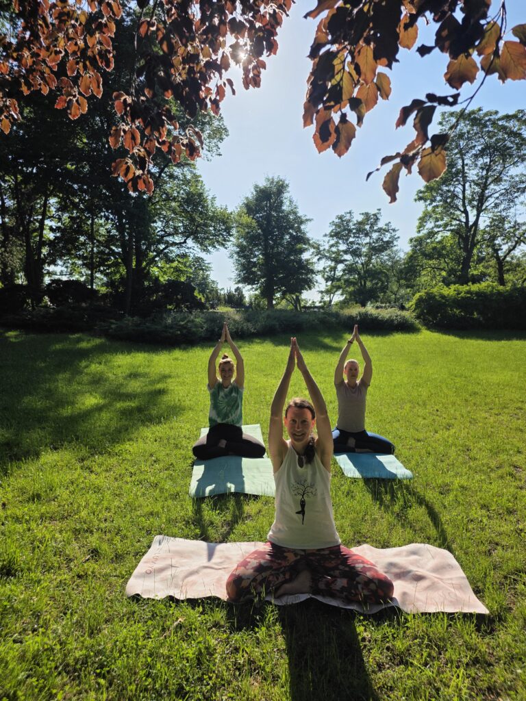 Yoga im Beuterlpark Dresden I